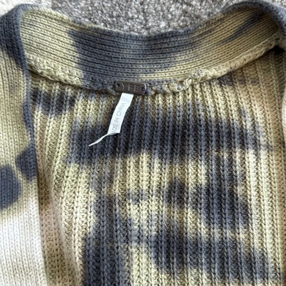 YOUNG FABULOUS & BROKE Stylish Tie-Dye Button-Up Women Sweater